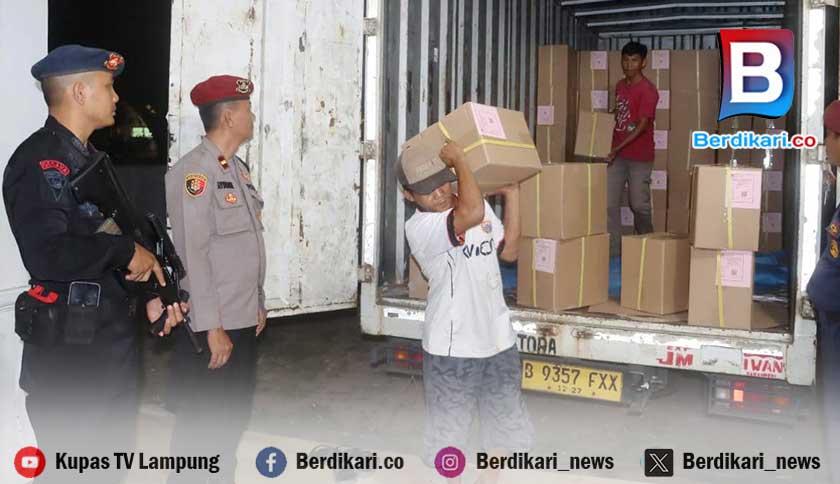 272 Kotak Surat Suara Pilgub dan Pilbup Tiba di KPU Lamsel