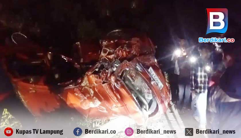 Fuso Tabrak Mobil di Bakauheni, 11 Orang Luka-luka