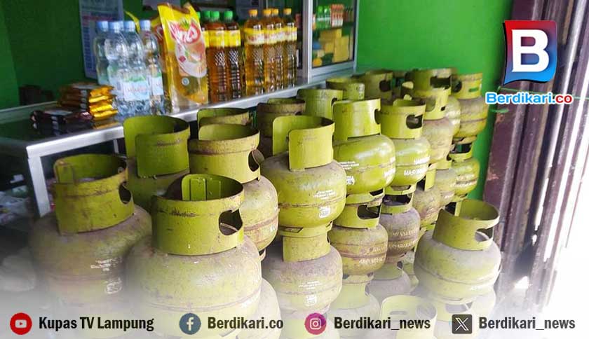 Gas LPG 3 Kg Langka, Warga Tanggamus Beralih ke Kayu Bakar