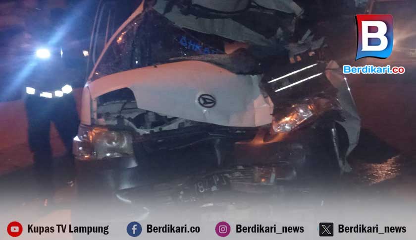 Grand Max Tabrak Truk Fuso di Jalan Soekarno Hatta, Tiga Orang Tewas