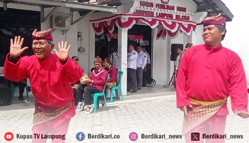 Keberagaman Budaya Hiasi Pendaftaran Nanang-Antoni di KPU Lampung Selatan