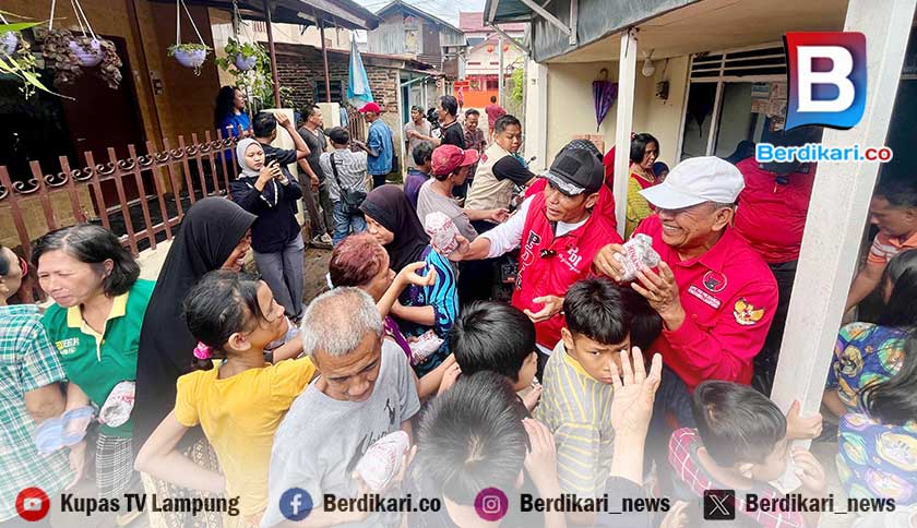 Kunjungi Korban Banjir di Bandar Lampung, PDI Perjuangan Lampung Salurkan Ribuan Paket Makanan dan Minuman