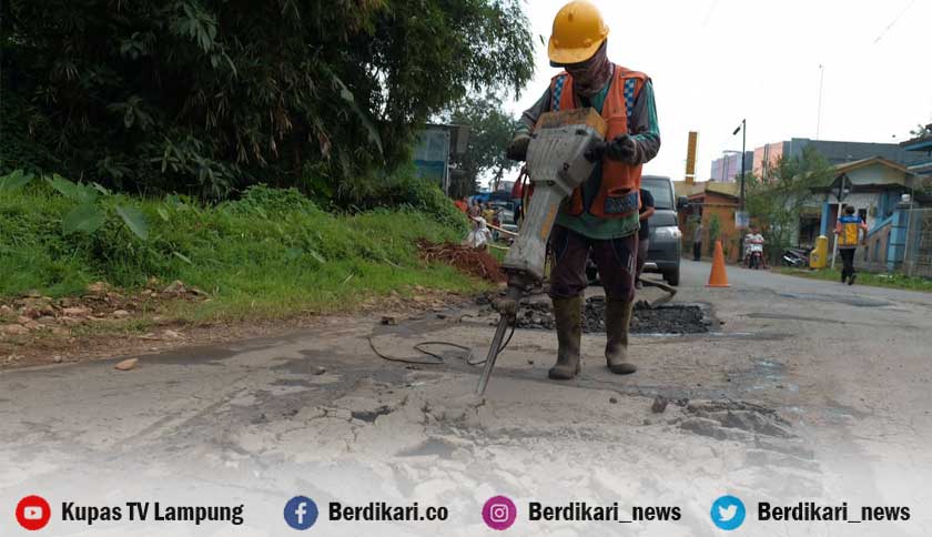 Berdikari Pemprov Lampung Gelontorkan Rp Miliar Perbaiki Jalan Rusak Berikut Ini Lokasinya