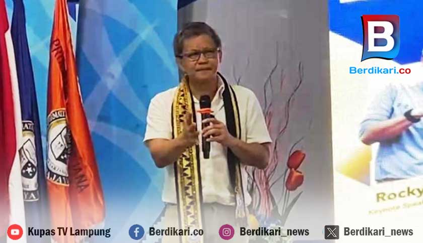 Rocky Gerung Dialog Nasional di Kampus IIB Darmajaya