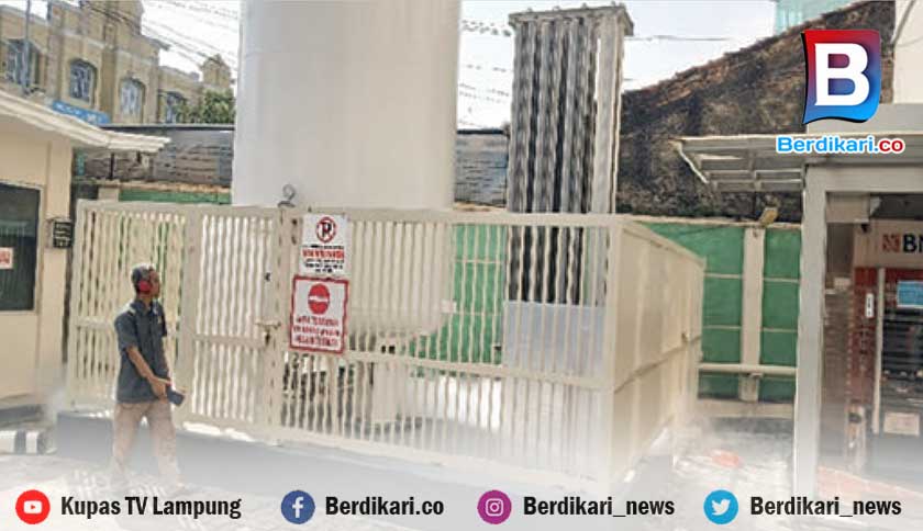 Tabung Oksigen di Pintu Masuk Rumah Sakit Graha Husada Bandar Lampung Bocor