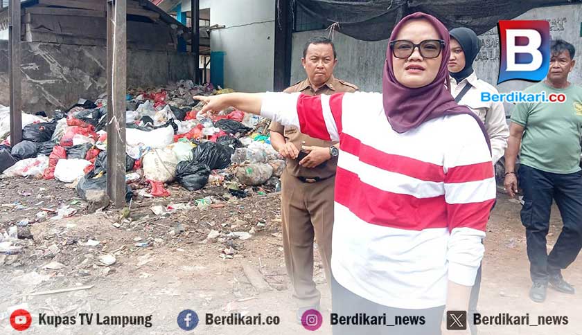 Warga Keluhkan Tumpukan Sampah di Pasar Way Jepara Lamtim