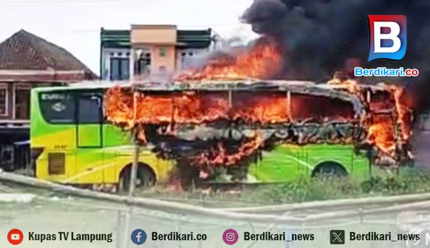 Bus Terbakar Hebat di Sekincau Lampung Barat