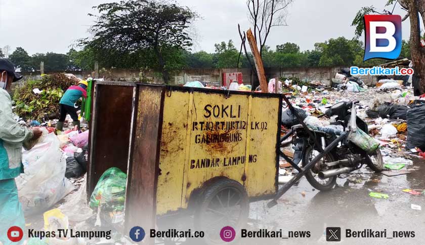 Imbas Pengurangan Armada dan Petugas Kebersihan, Sampah di PKOR Way Halim Menumpuk