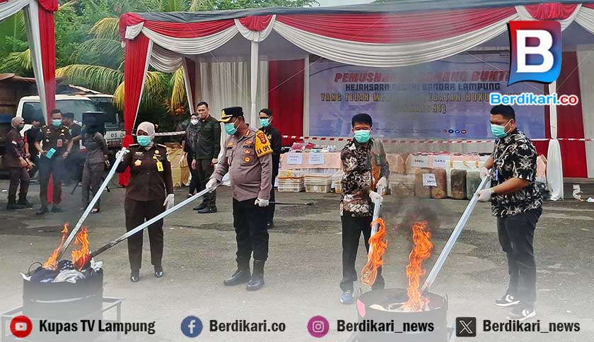 Kejari Bandar Lampung Musnahkan BB dari 373 Perkara
