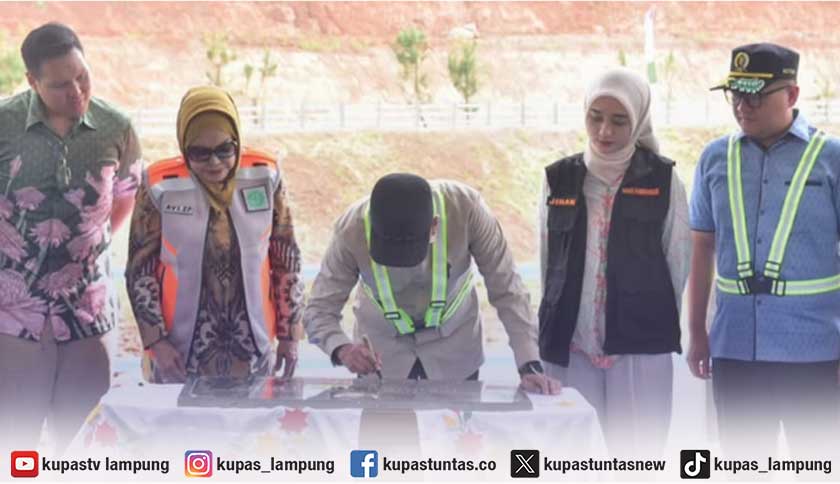 Ketua DPRD Provinsi Lampung Ahmad Giri Akbar Hadiri Peresmian Pembangunan Embung Kemiling