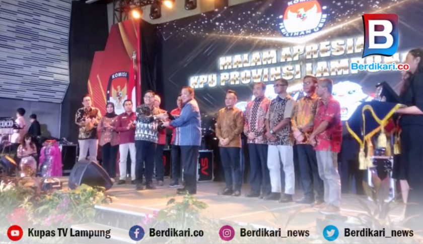 Kupas Tuntas Terima Penghargaan di Malam Apresiasi KPU Lampung 2023