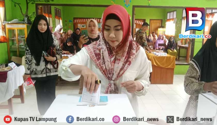 Nyoblos di TPS 002 Gisting Permai, Dewi Handajani: Tetap Jaga Kerukunan