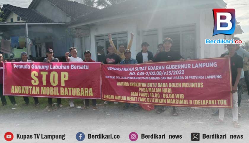 Ratusan Warga Gunung Labuhan Way Kanan Paksa Truk Batu Bara Putar Balik
