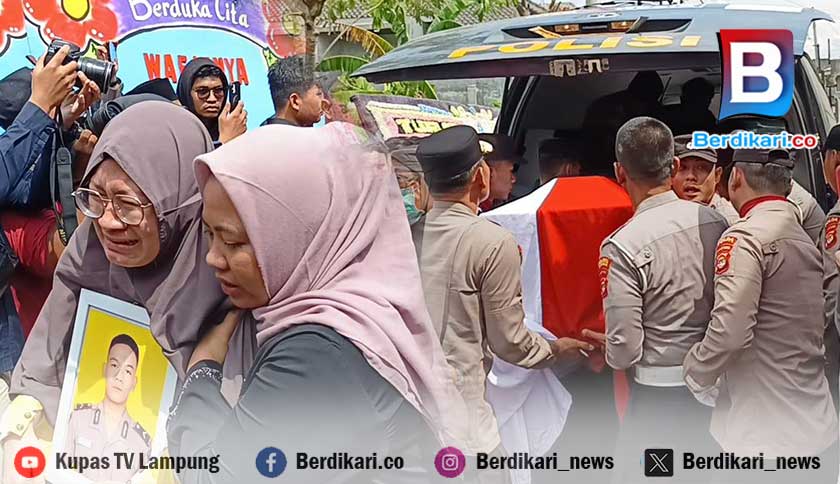 Tangis Histeris Warnai Kedatangan Jenazah Briptu Ghalib Surya