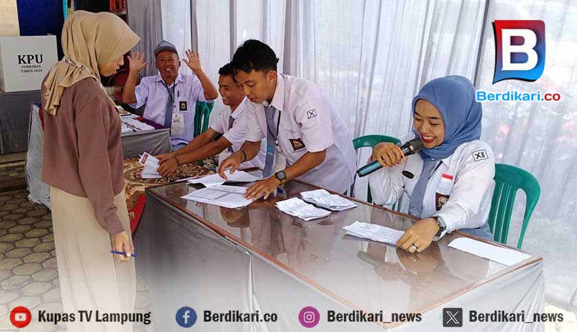 TPS Unik 'Back To School' di Tanggamus, Petugas KPPS Pakai Seragam SMA