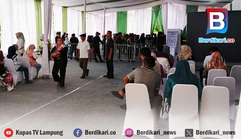 Warga Bandar Lampung Antusias Tukar Uang Jelang Lebaran